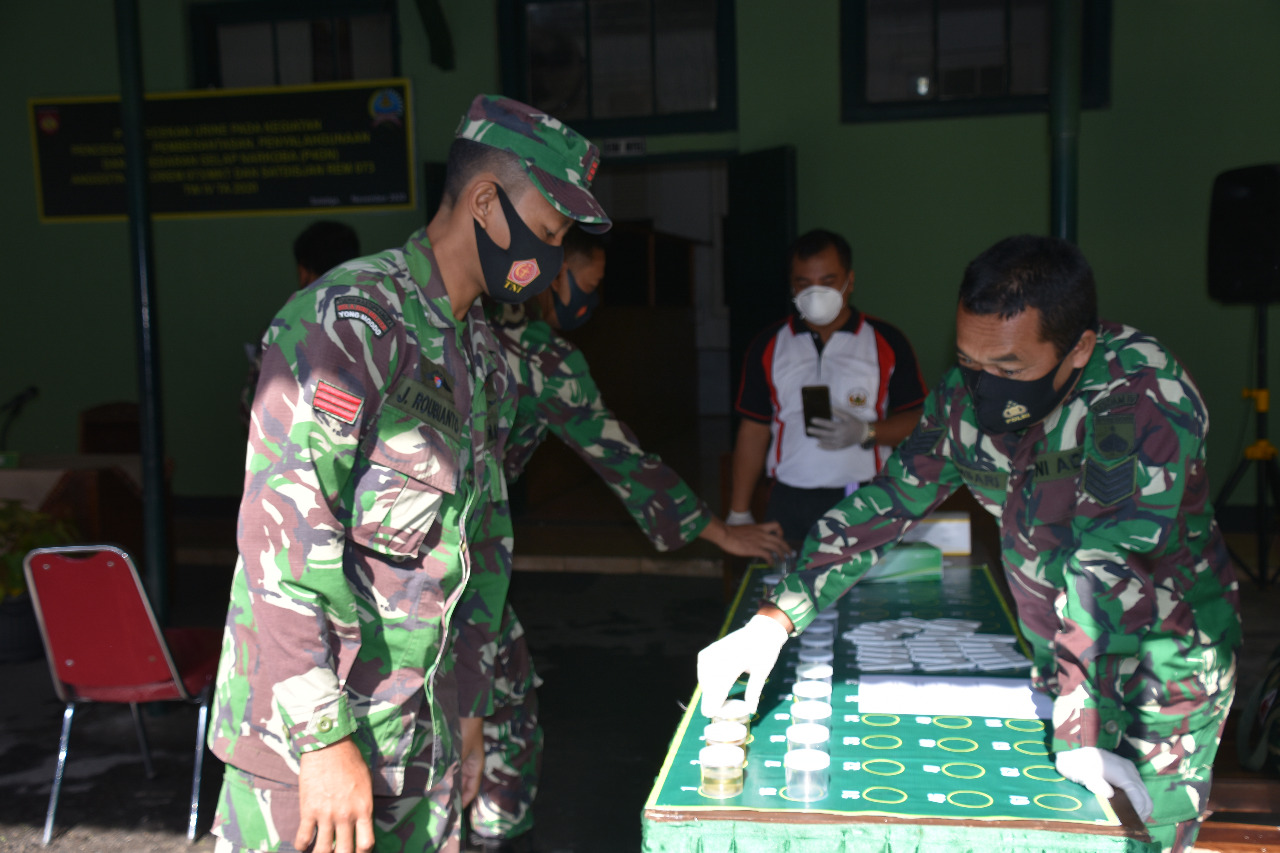 75 Orang Prajurit Korem 073/Makutarama Jalani Tes Urine Triwulan IV Tahun 2020 